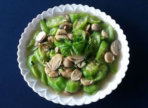 Hình của món Canh mướp, nấm rơm (món chay).