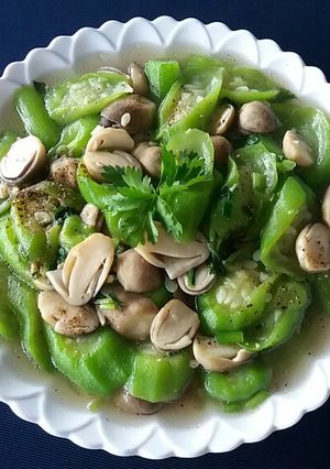 Hình của món Canh mướp, nấm rơm (món chay).