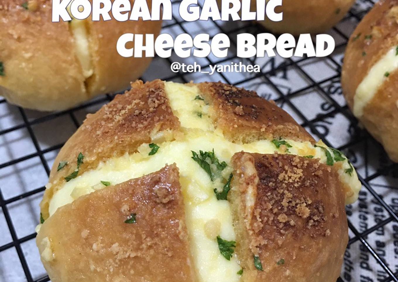 Korean Garlic Cheese Bread