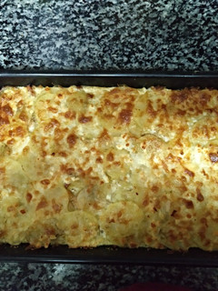 Una foto de Patatas al gratén con pechuga de pollo, bacon y queso