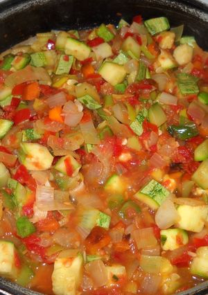 Una foto de Pisto (fritada de verduras varias)