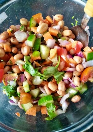 A picture of Vegan peanut chaat.