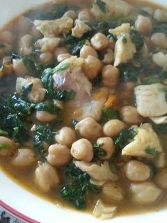 Una foto de Potaje de merluza con garbanzos