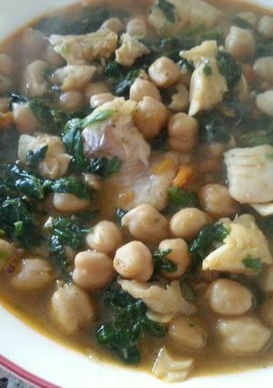 Una foto de Potaje de merluza con garbanzos