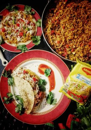 મેગી વેજ રવા ઓમલેટ એગલેસ (Maggi Veg Rava Omelette Eggless Recipe In Gujarati) રેસીપી મુખ્ય ફોટો
