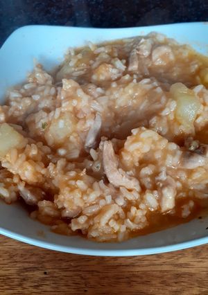 Una foto de Guiso de arroz con pollo