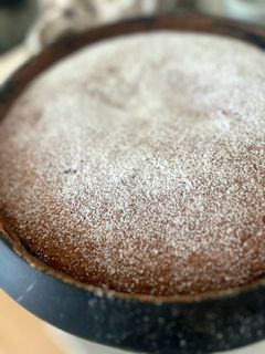 Una foto de Bizcocho de yogur sin lactosa facilísimo en Thermomix y súper esponjoso