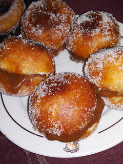 Una foto de ❇️Bolitas y rosquitas económica muy fácil de hacer! 🍩😊