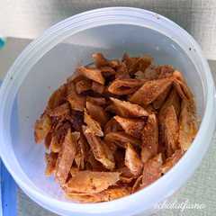 Keripik Kulit Lumpia Pedas Boncabe রেসিপির প্রধান ছবি