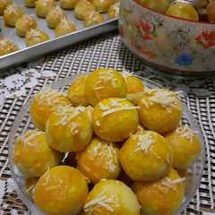 A picture of Kue Nastar.