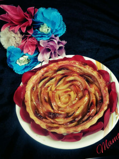 A picture of Apple Rose pie.
