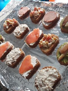 Una foto de Canapes variados