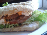 Chivito uruguayo en Pan casero