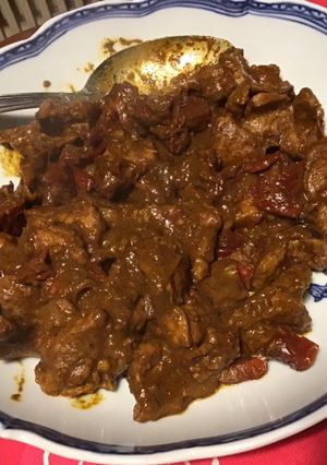 Une photo de Échine de porc caramélisée aux épices,ail et tomates séchées