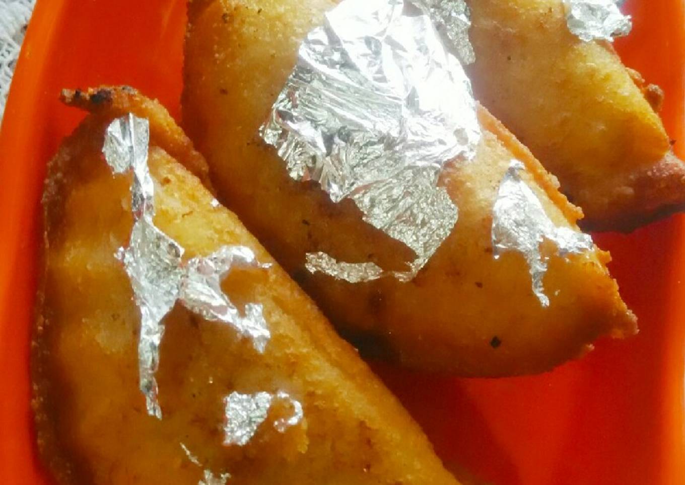 Dudh laddoo gujhiya