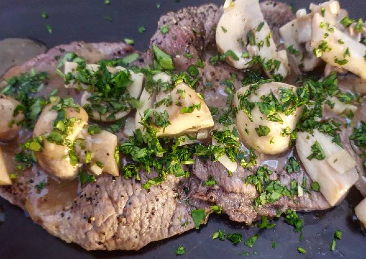 Veal with mushrooms, lemon and parsley