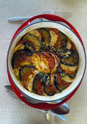 Una foto de Tian de verduras y mozzarella
