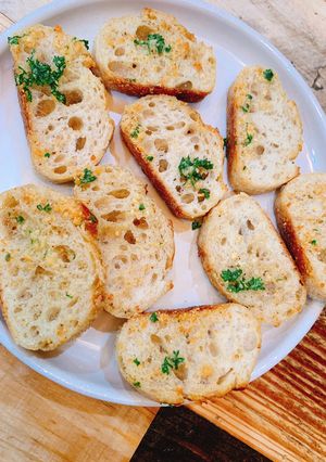 A picture of Garlic Butter Crostini.