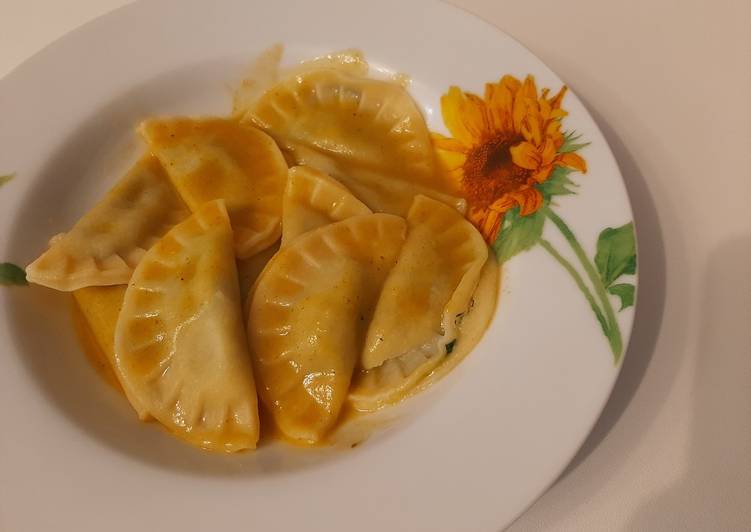 Simple Way to Prepare Qualsiasi sera della settimana Ravioli ricotta e spinaci