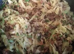 Una foto de Guiso de repollo con carne