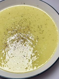 Una foto de Crema de Col China con Papas