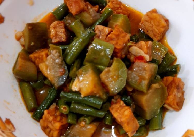 Tumis terong hijau uleg