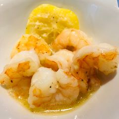 A picture of Spicy Baked Lemon 🍋 Shrimp 🍤.