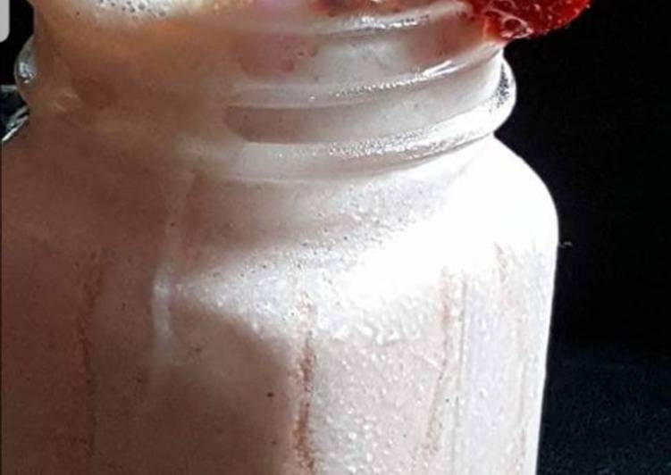 Steps to Prepare Homemade Strawberry milkshake