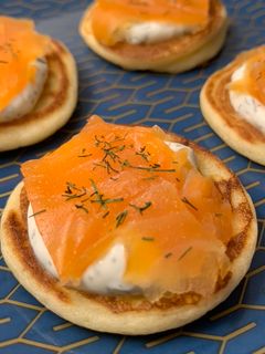 Une photo de Blinis maison au saumon fumé et au fromage frais