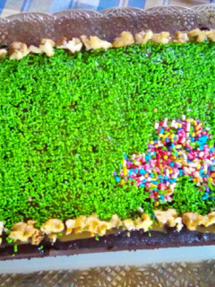 Una foto de Decoración de torta brownie diferente 🎂