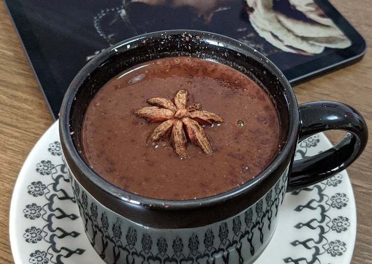"A Favorita" (Chocolate quente vegano cremoso com especiarias)