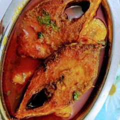 A picture of Ilish (Hilsa) Fish Curry.