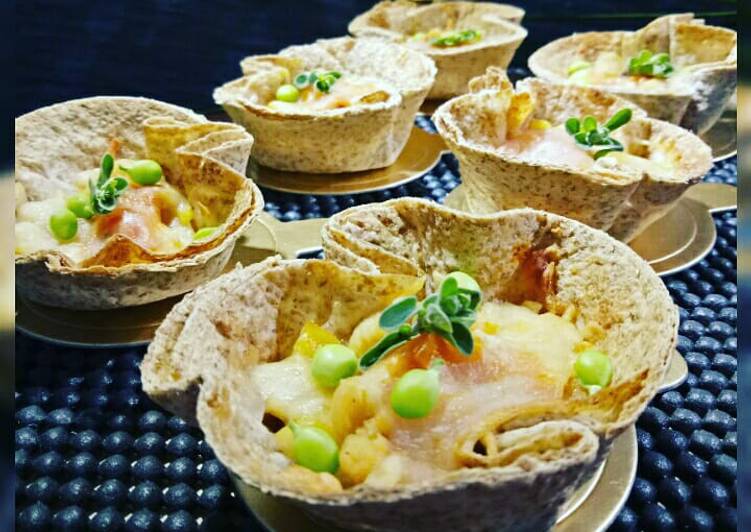 Tortilla Chicken Moza Cups