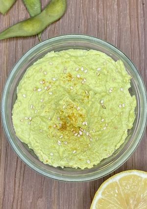 Una foto de Hummus de edamame