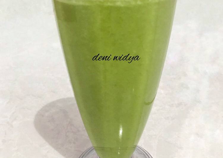 Green Smoothie : Pakcoy, Air Kelapa, Kurma