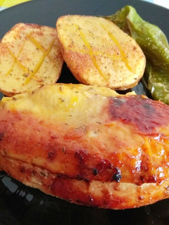 Una foto de Pollo al horno con mostaza a la miel y tomillo