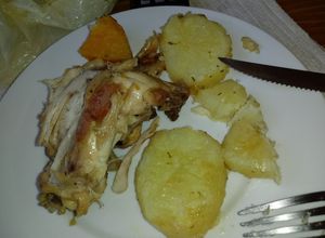 Foto principal de Pata y muslo con papas y zapallo anco