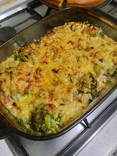 Una foto de Brócoli, bechamel de champiñones y bacon