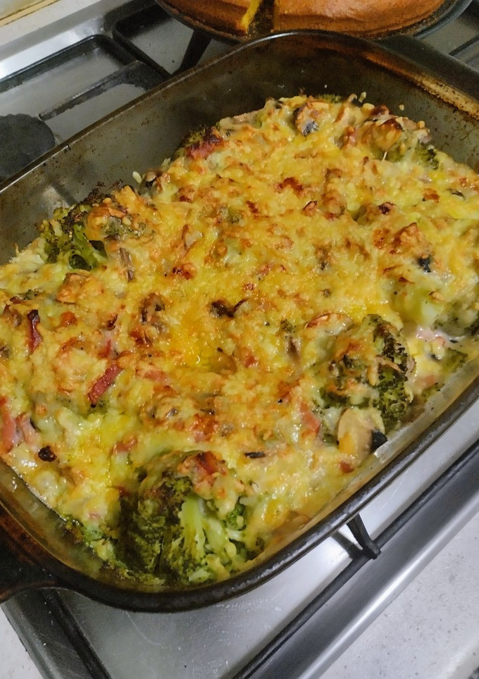 Una foto de Brócoli, bechamel de champiñones y bacon