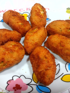 Una foto de Croquetas de garbanzos, calabacín y queso
