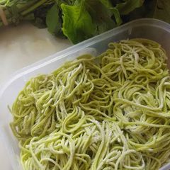 A picture of Homemade spinach noodles.