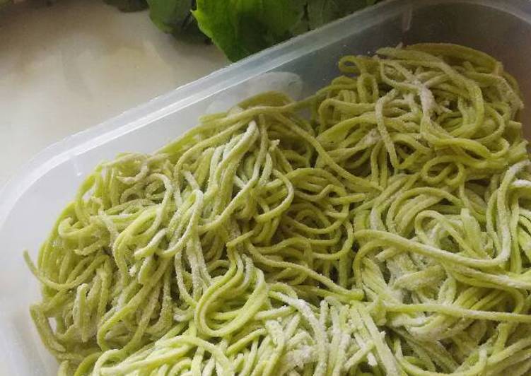 Homemade spinach noodles