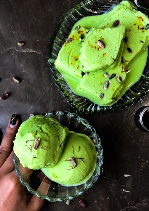A picture of Pista Ice Cream.