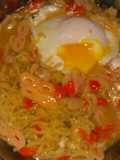 Mie kuah pedas plus telur setengah matang