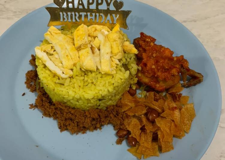 Nasi kuning daun jeruk rice cooker tanpa santan