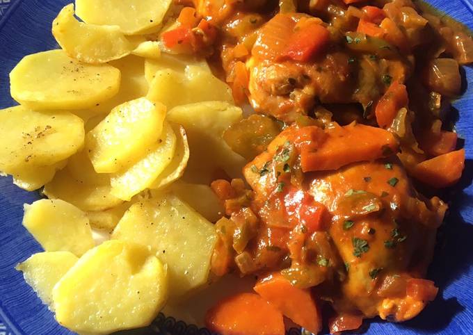 Pollo en salsa con verduras y patatas al horno Receta de Au Aragon- Cookpad