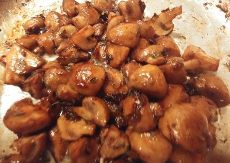 Recipe of Homemade Joes&#39; oven roasted mushrooms