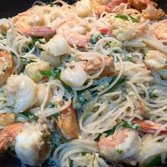 A picture of Singapore Seafood White Beehoon.