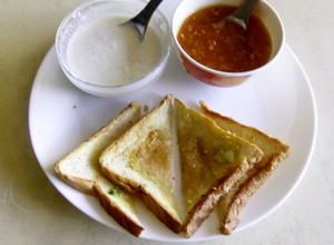 A picture of Garlic chilli butter toast with dipping sauces.