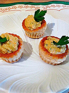 Una foto de Mini hojaldre rellenos con paté de atún y zanahoria